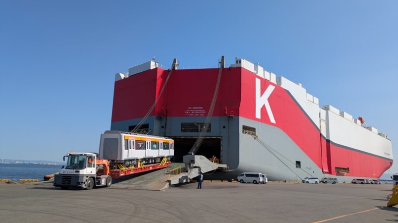 【Cargo handling in progress】