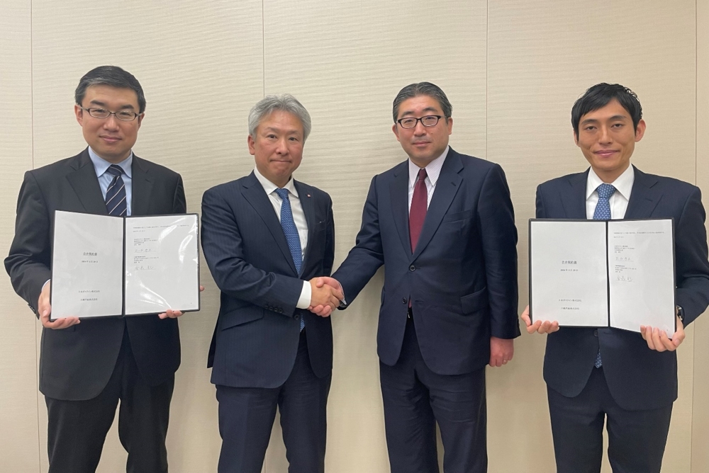 From left:
“K” LINE:Jun Sasaki (General Manager, Carbon-Neutral Promotion Group)
“K” LINE:Satoshi Kanamori (Managing Executive Officer)
Nippon Gas Line:Yasuhiro Muramatsu (President)
Nippon Gas Line:Kazuhisa Ishizaki (Senior Managing Director)