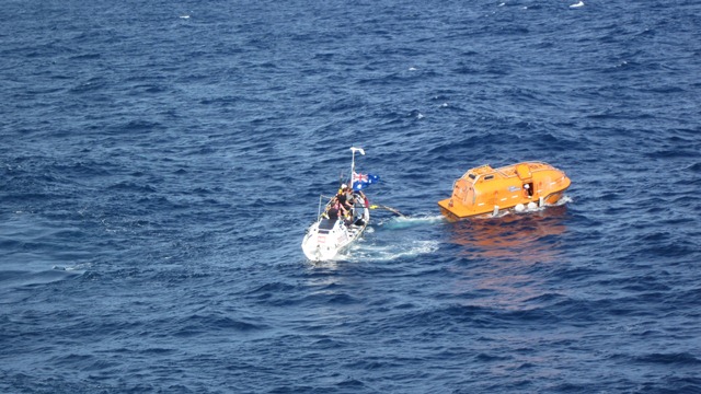 Rescue boat of NORDIC RIVER rescues injured crewman