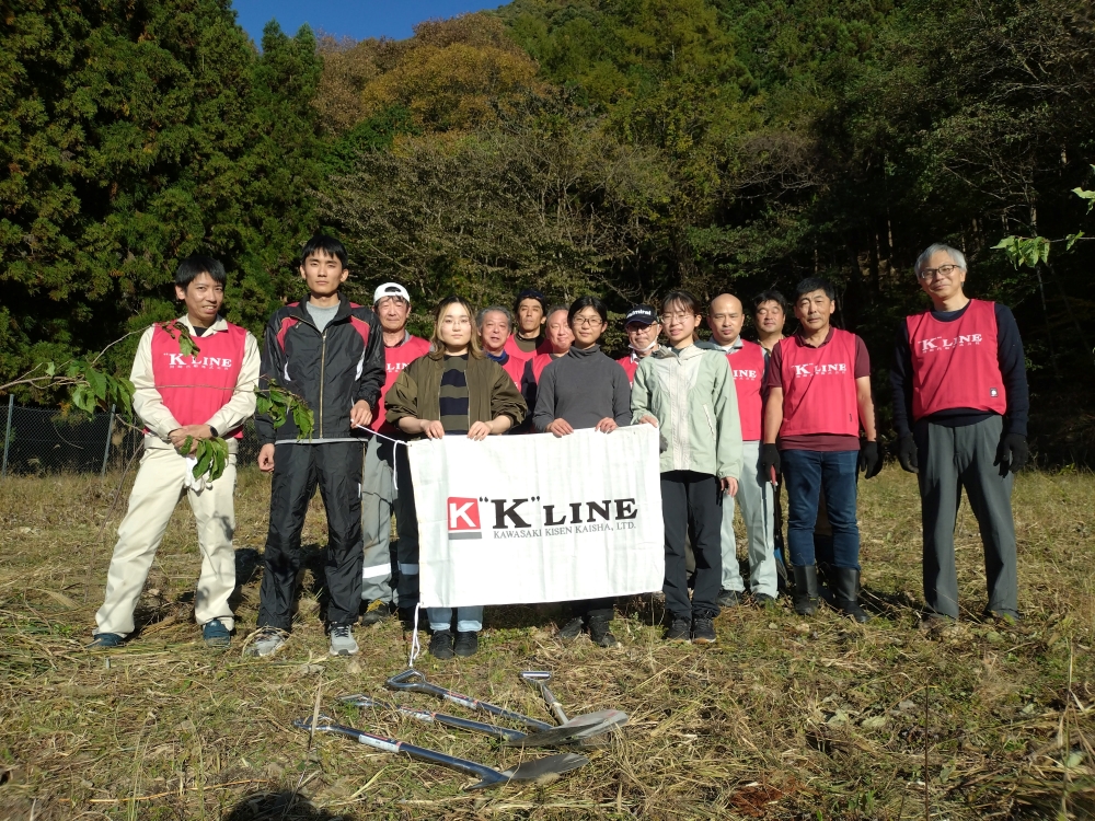 Group photo of participants in Forest Conservation Activities