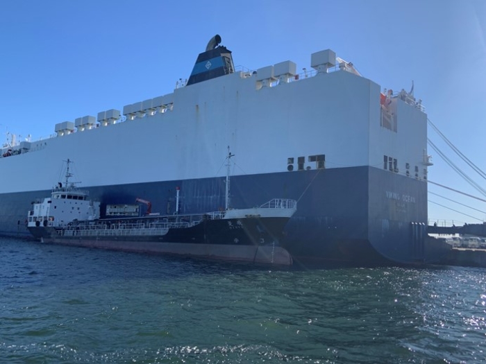 picture of VIKING OCEAN being fueled with marine biofuel