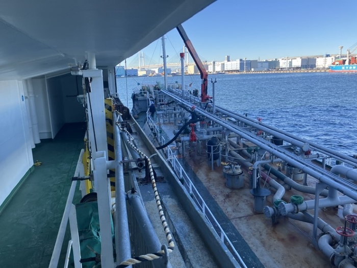 picture of VIKING OCEAN being fueled with marine biofuel