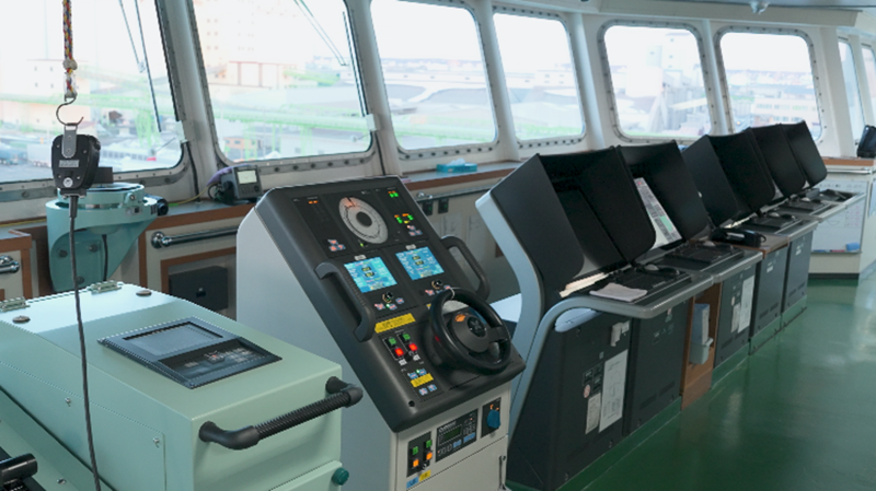 【HOKUREN MARU No.2’s bridge】