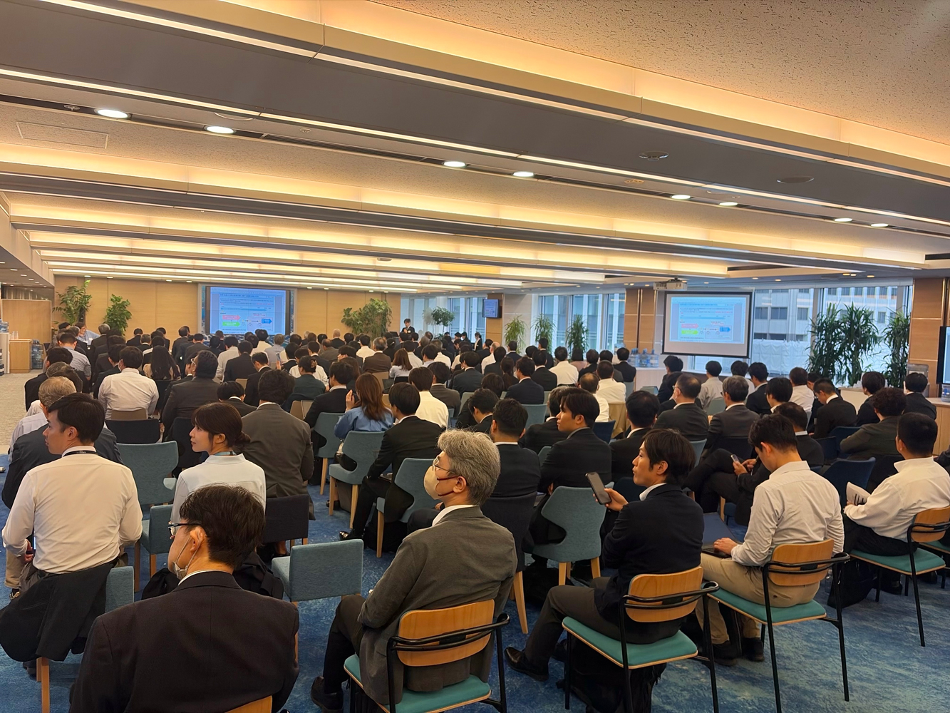 【Scene from the Seminar】
