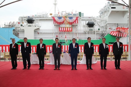 © Kawasaki Heavy Industries, Ltd.
From left)
Masahiro Uesono, Director of Shikoku District Transport Bureau
Masashi Asakura, Chief Officer for Production Group of Toyota Motor Corporation
Toshiro Hidaka, CEO for Machinery, Energy & Project Division of Toyota Tsusho Corporation
Sunao Nakamura, Managing Executive Officer of JERA Co., Inc.
Hitoshi Nagasawa, President of Nippon Yusen Kabushiki Kaisha
Yukikazu Myochin, President of Kawasaki Kisen Kaisha, Ltd.
Hashimoto Yasuhiko, President and Chief Executive Officer of Kawasaki Heavy Industries, Ltd.
Masahiro Kato, Deputy Director-General for Engineering Affairs, Ports and Harbors Bureau of Japan’s Ministry of Land, Infrastructure, Transport and Tourism