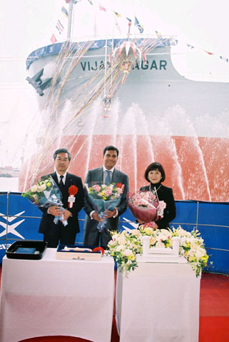 From left; Mr. Kenichi Kuroya, vice president, "K" Line,<br/>Mr. Sajjan Jindal, vice chairman and managing director,<br/>JSW Steel Ltd., Mrs. Kuroya
