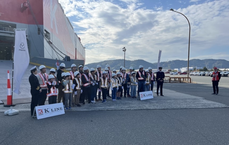 自動車専用船見学会、集合写真