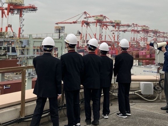 大井コンテナターミナル見学（25年10月）の様子