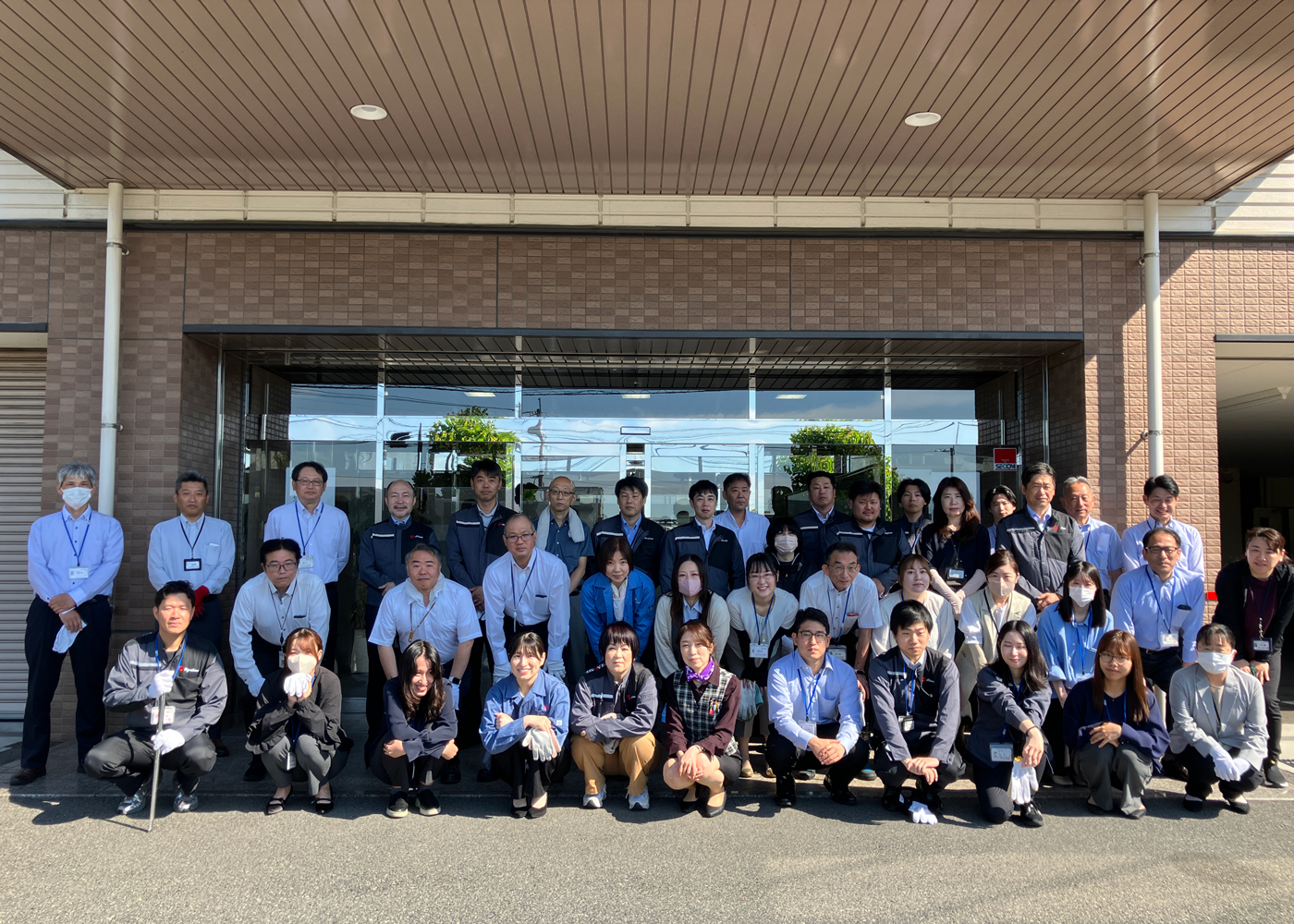 株式会社シーゲートコーポレーション社員による清掃活動の記念写真