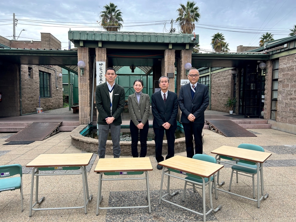左より、“K”LINE CHILE LIMITADA.石川社長
サンチャゴ日本人学校　松本事務局長
サンチャゴ日本人学校　早川校長
“K”LINE CHILE LIMITADA.橋爪マネージャー